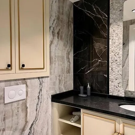 Two Bedroom Near The Sea * אלאניה